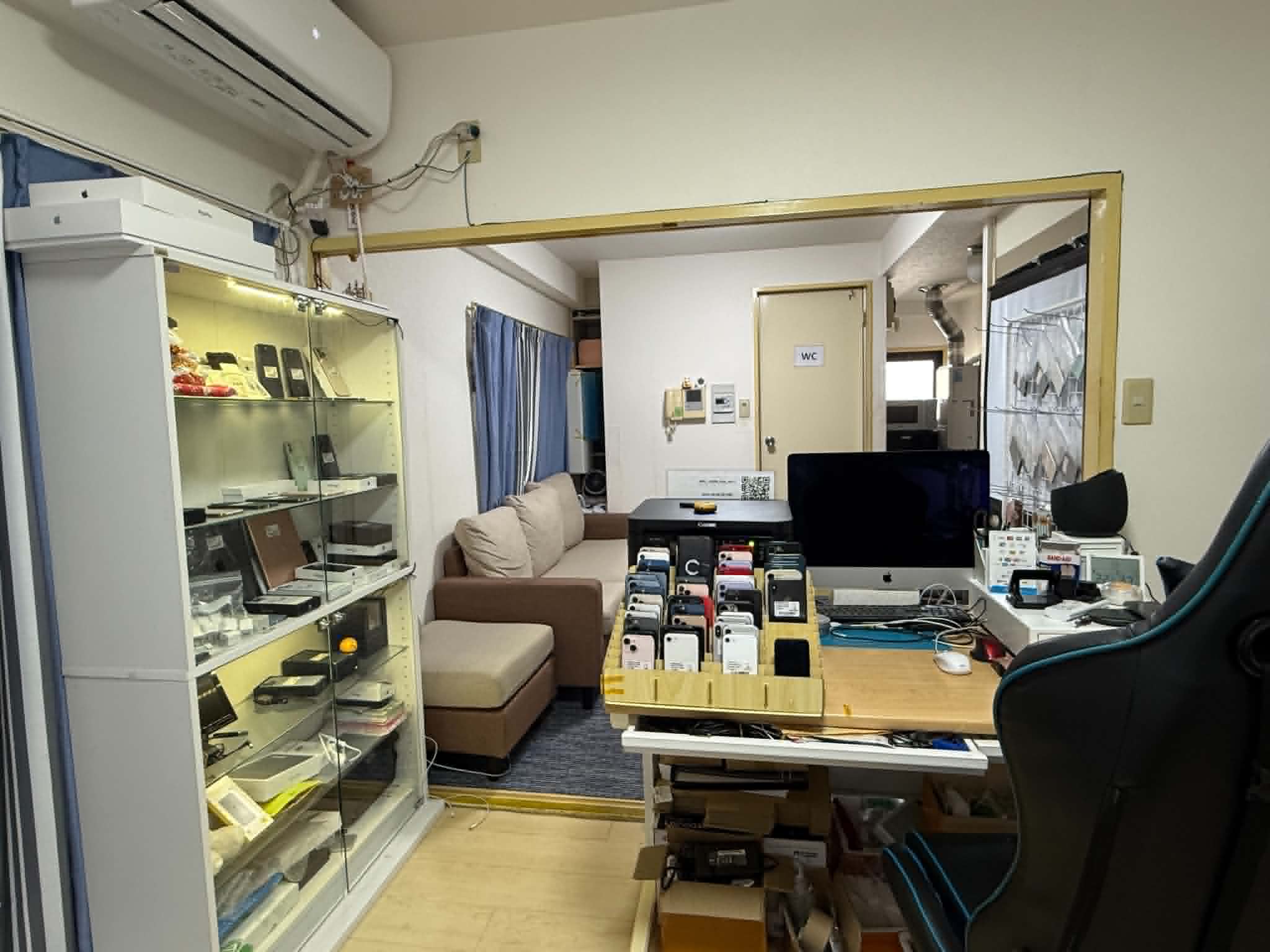 TAKASHI MOBILE 店内の販売スマートフォン
